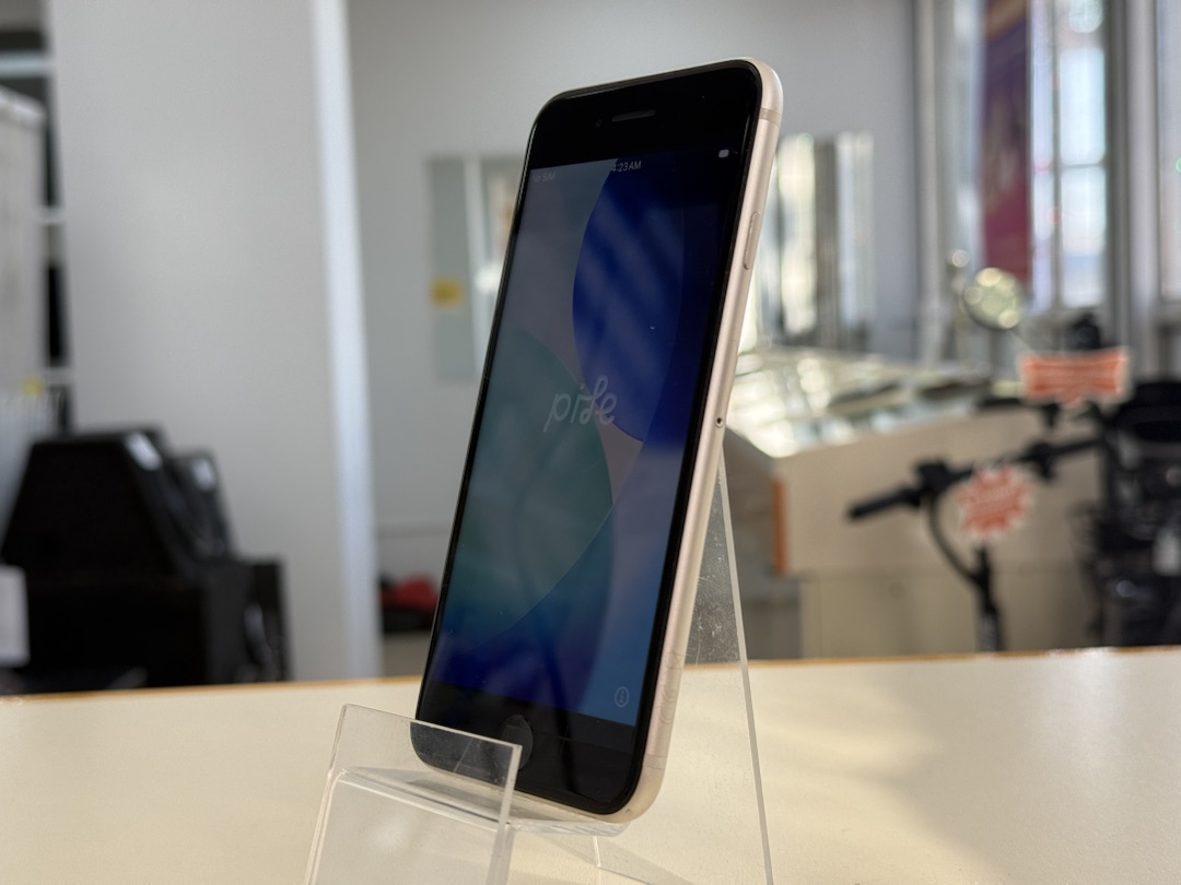 Смартфон Apple Iphone SE 2022 128Gb