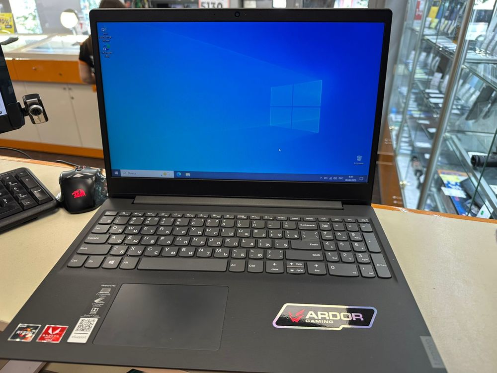 Ноутбук Lenovo; Ryzen 3 3200U, Radeon Vega 3, 4 Гб, 750 Гб, Нет