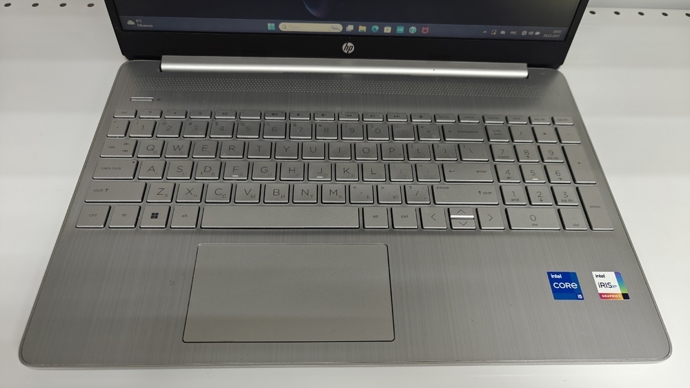 Ноутбук HP 250 G8; Core i5-1135G7, Intel iris XE Graphics, 8 Гб, 250 Гб, Нет