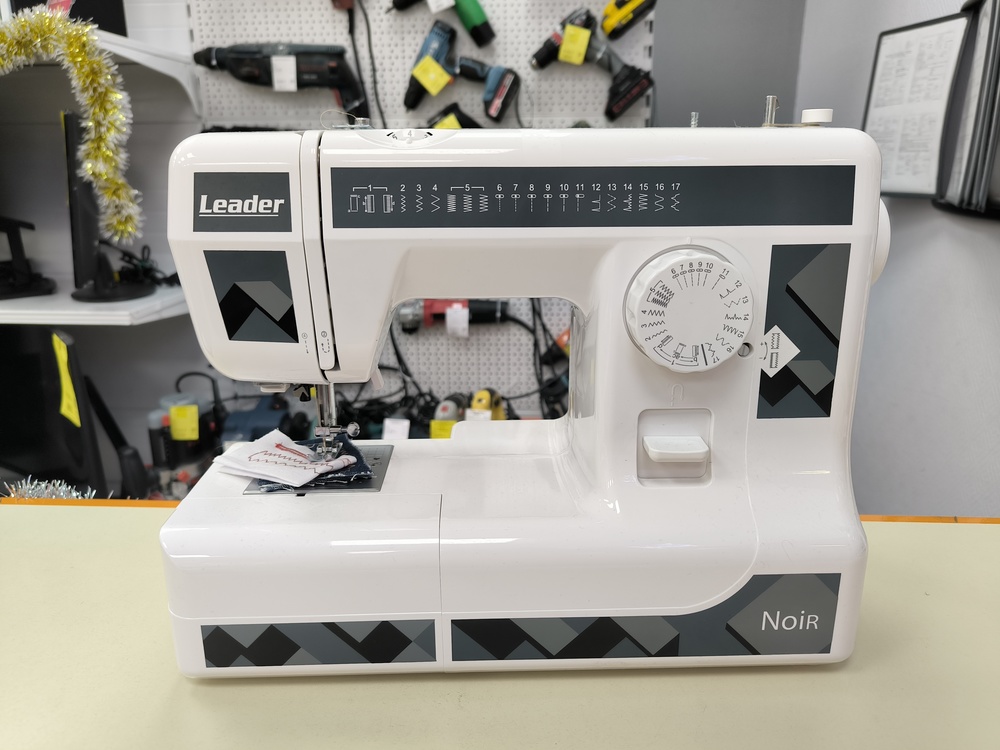 Швейная машина Leader Noir