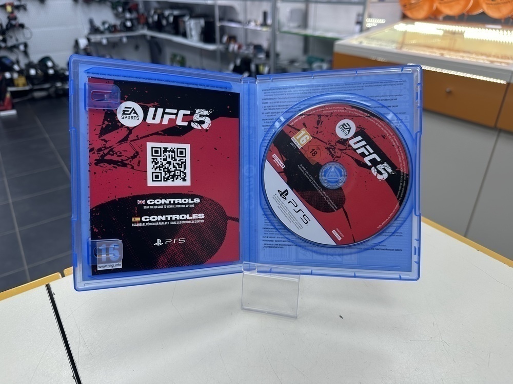 Игра Playstation 5 UFC5
