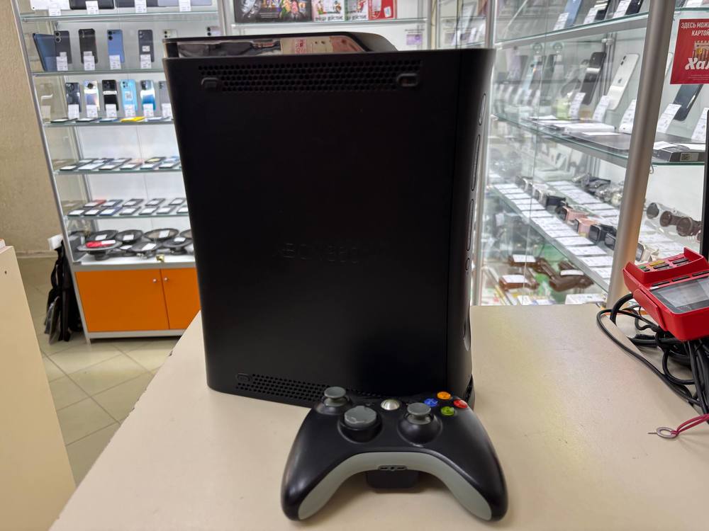 Игровая приставка Xbox 360;