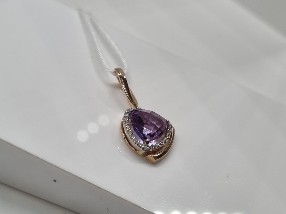 ПОДКМИ585 ПОДВЕСКА С КАМНЯМИ (Au 585) ПОДКМИ585 ПОДВЕСКА С КАМНЯМИ (Au 585)