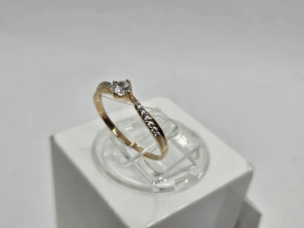 КОЛЬЦО С КАМНЯМИ (Au 585)