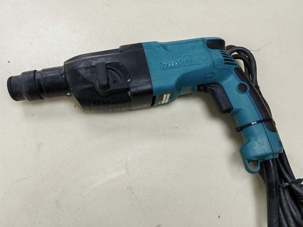 Перфоратор Makita HR2440