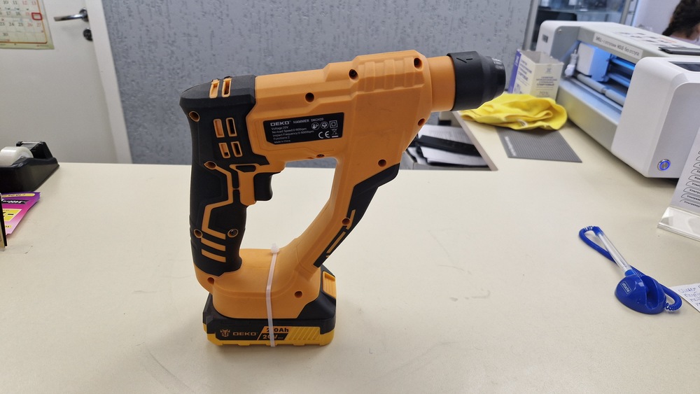 Перфоратор Deko DKCH20