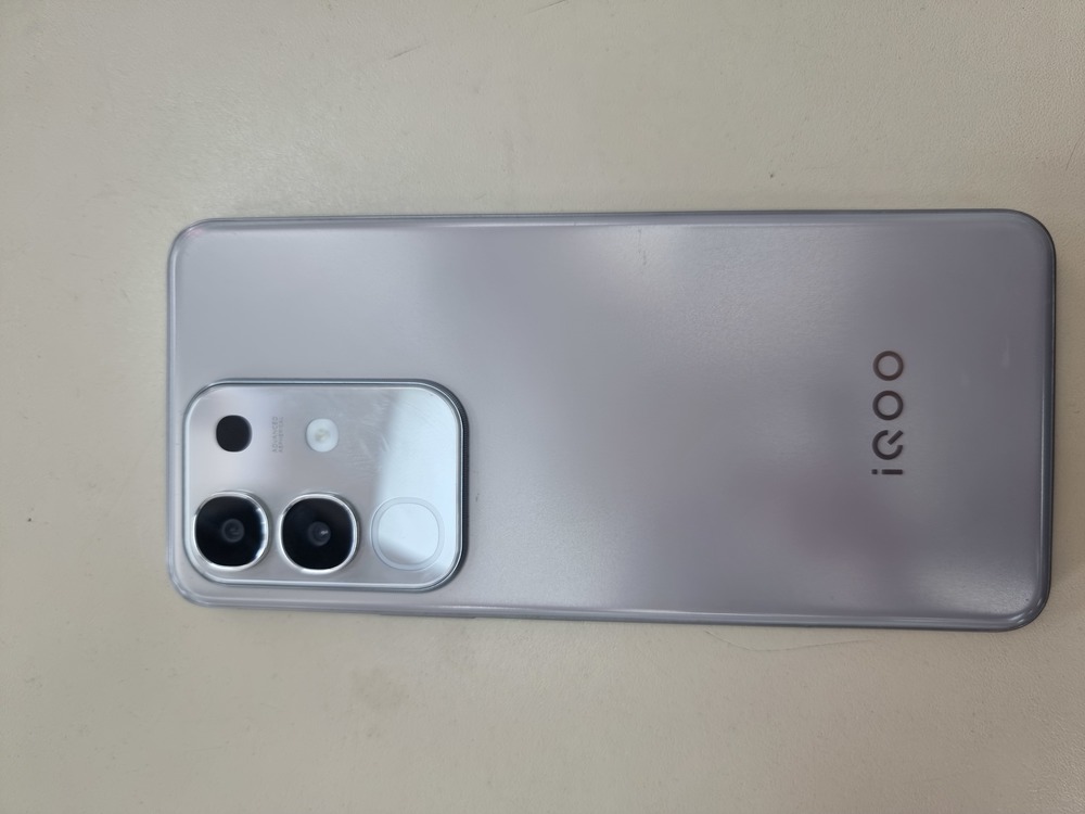 Смартфон Vivo iQOO Z10 8/256