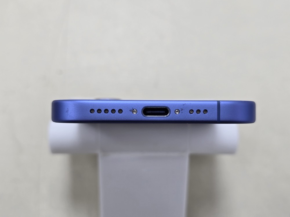 Смартфон Apple Iphone 16 128Gb