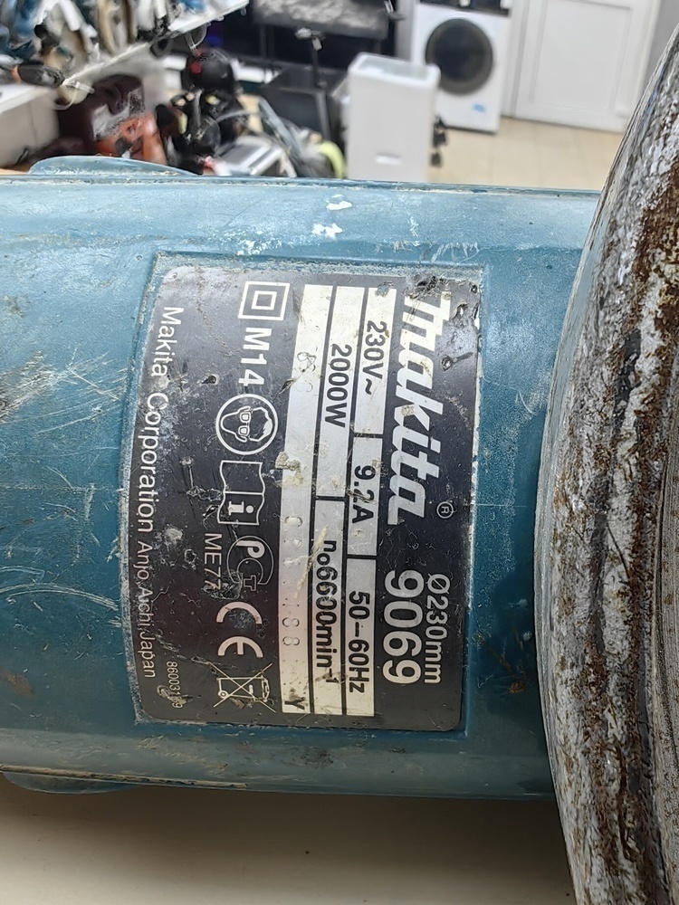Угловая шлифмашина Makita 9069S