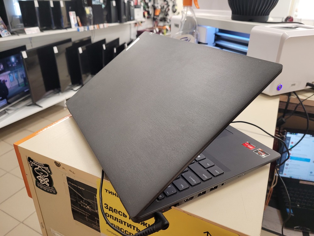 Ноутбук Lenovo V155--15API; Ryzen 3 3200U, Radeon Vega 3, 8 Гб, 240 Гб, Нет