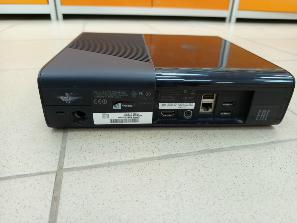 Игровая приставка Xbox 360 E