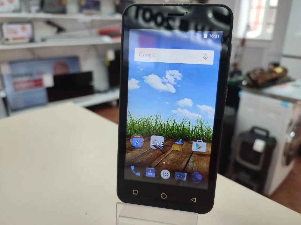 Смартфон Micromax Q415