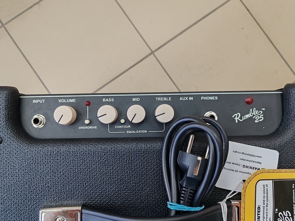 Комбоусилитель для гитар Fender Rumble 25