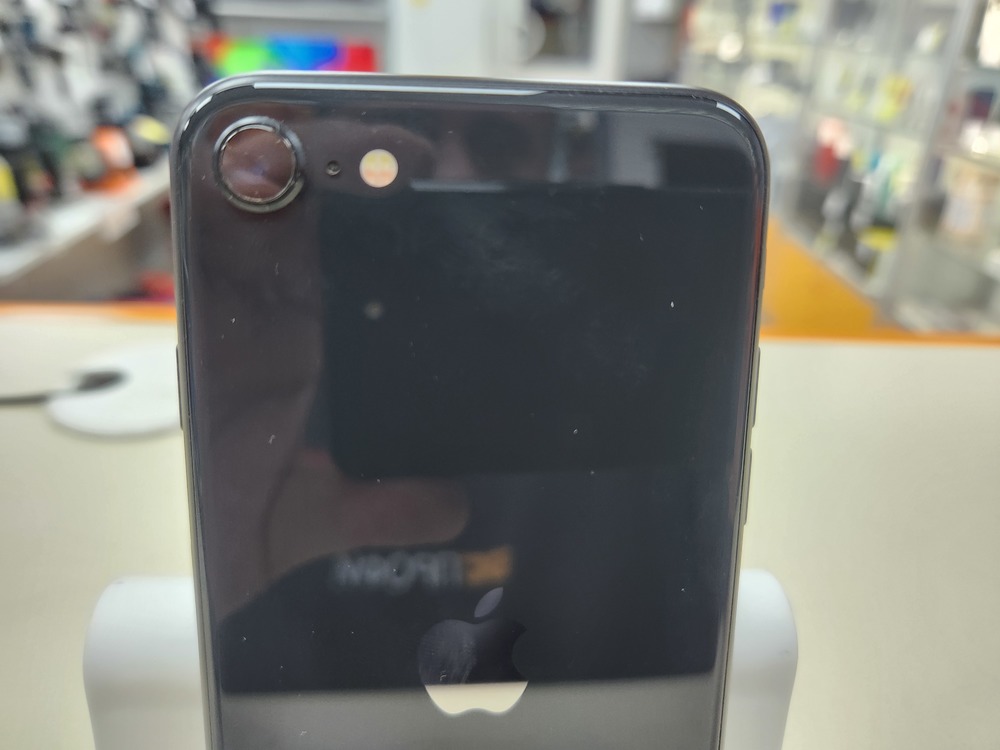 Смартфон Apple iPhone SE 2020 64Gb