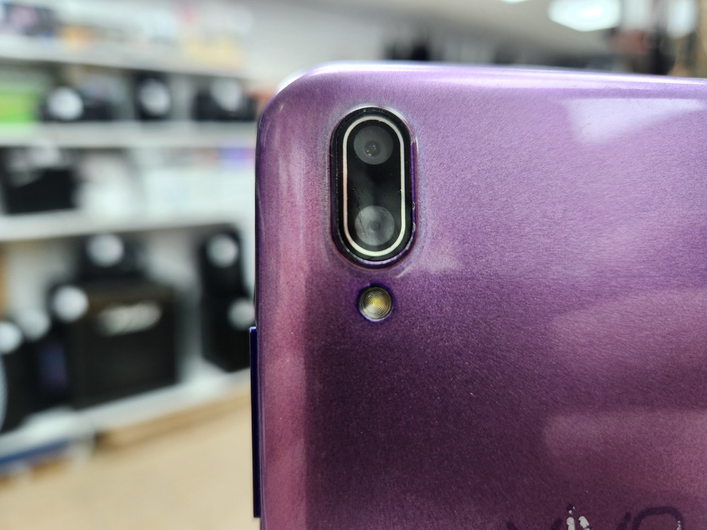 Смартфон Vivo 1807 6/128