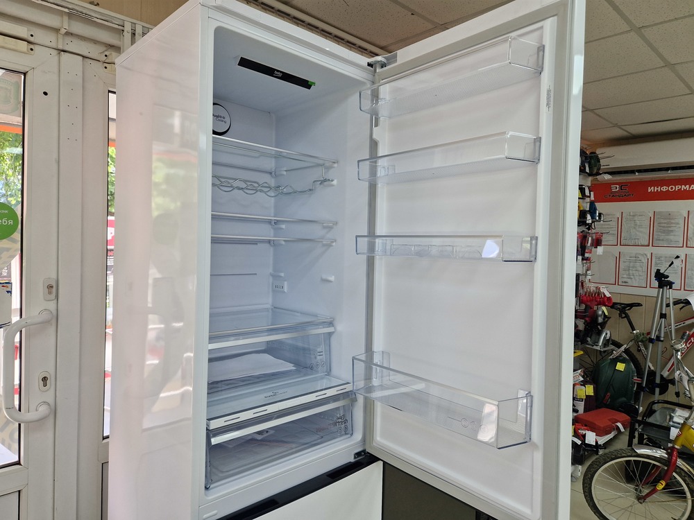 Холодильник Beko B3DRCNK402HXBR