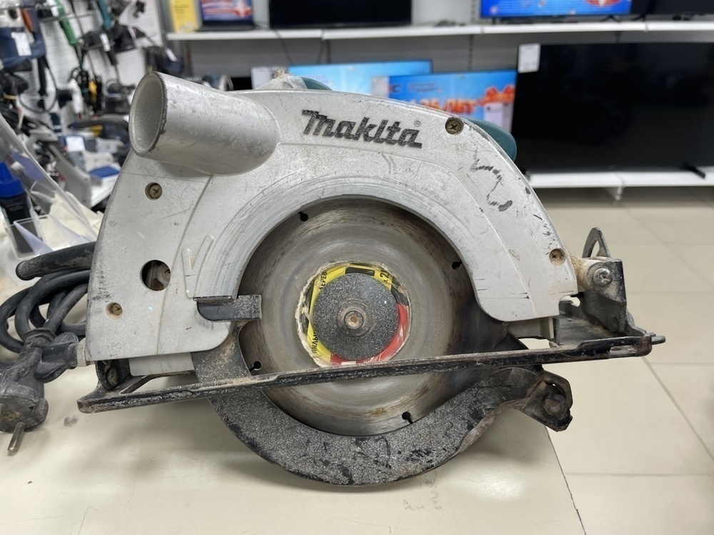 Дисковая пила Makita 5604R