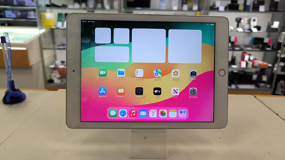 Планшет Apple IPad 6 128 ГБ A1893 (Wi-Fi)