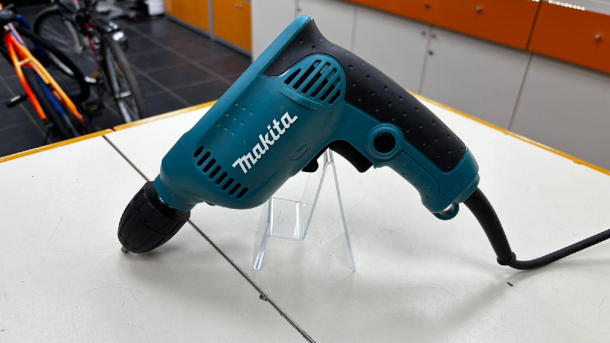 Дрель-безударная Makita 6413