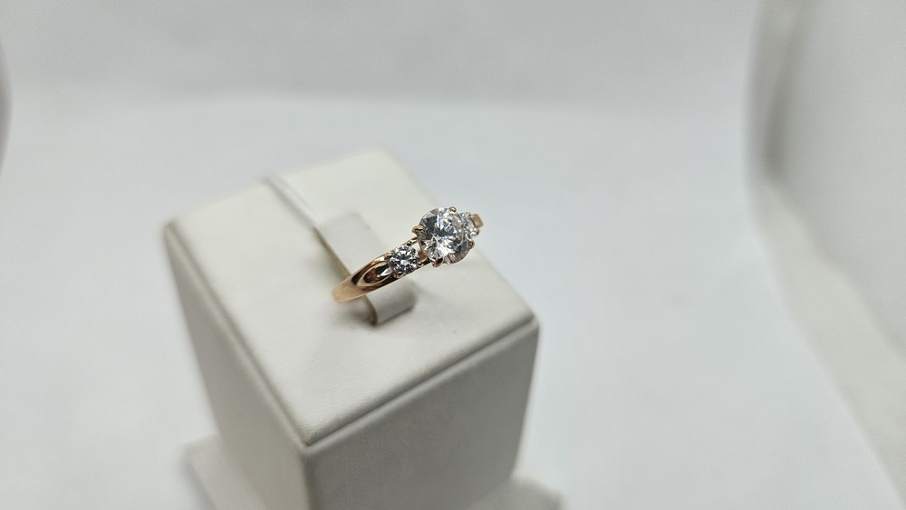 КОЛЬЦО С КАМНЯМИ (Au 585)