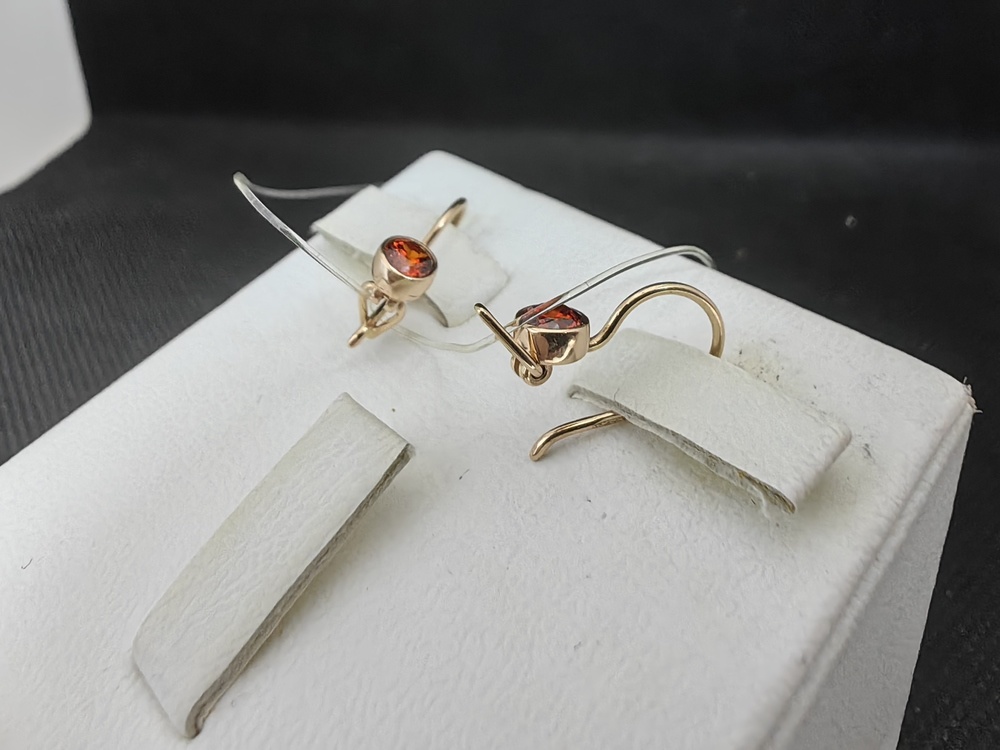 СЕРЬГИ ПЕТЕЛЬКА с камнем (Au 585)