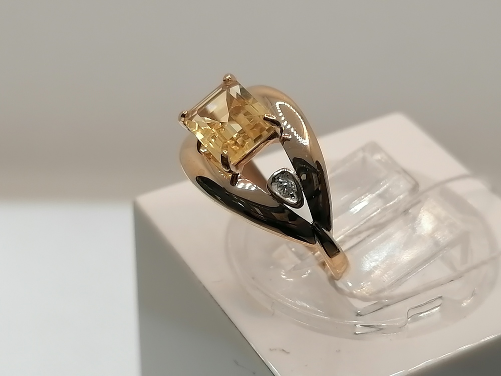 КОЛЬЦО С КАМНЯМИ (Au 585)