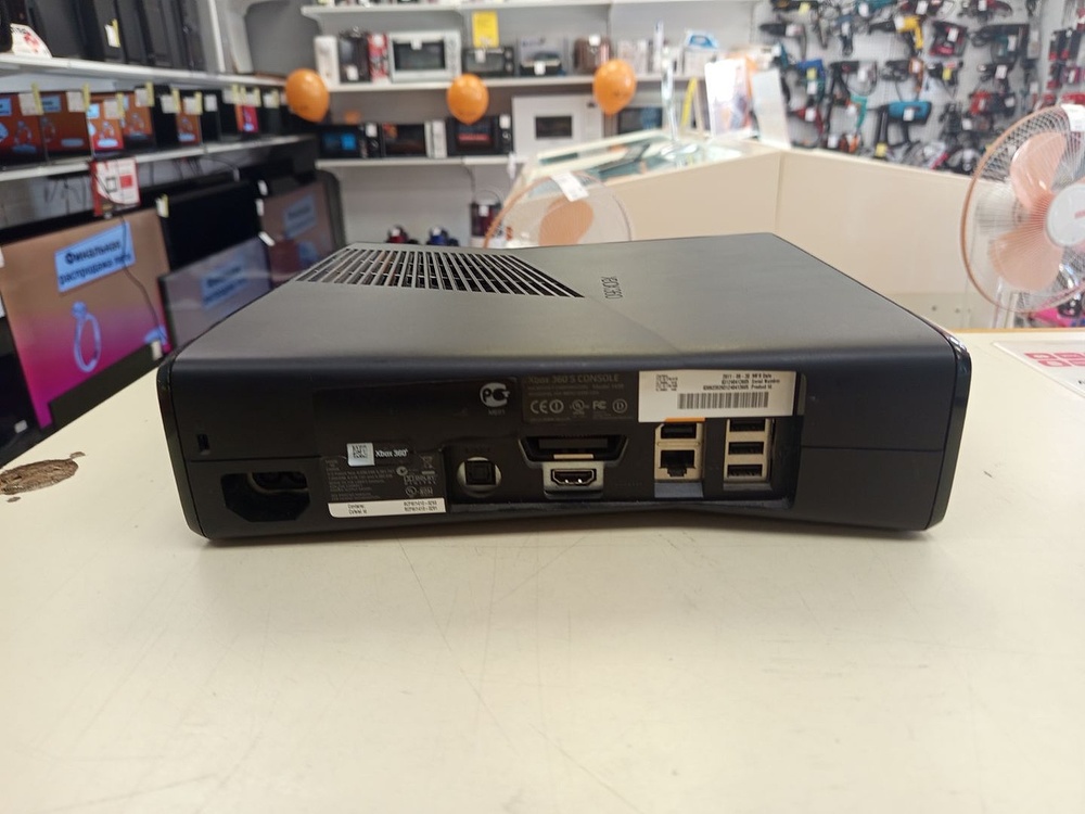 Игровая приставка Xbox 360;