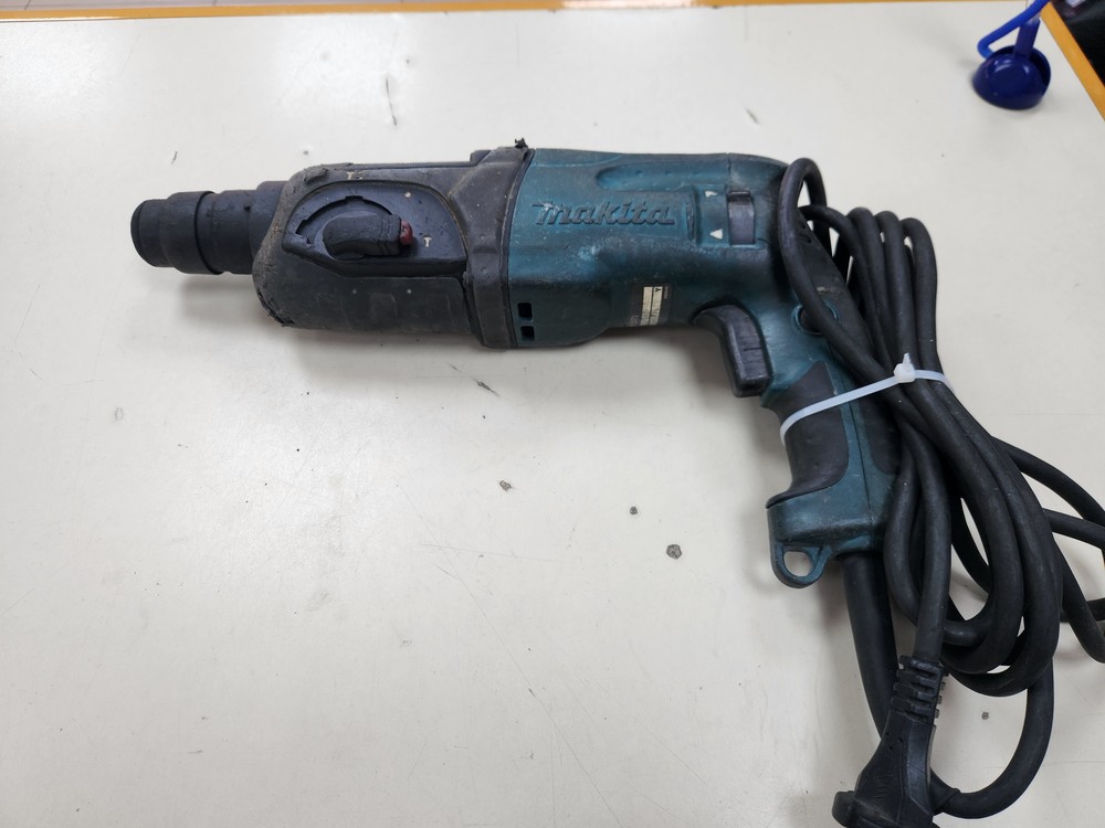 Перфоратор Makita HR2470
