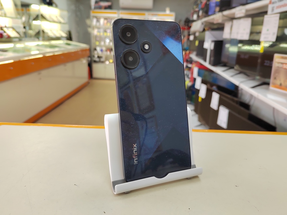 Смартфон Infinix HOT 30i 4/64