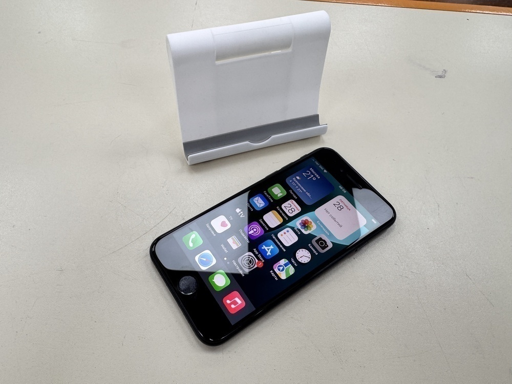 Смартфон Apple iPhone SE 2020 64Gb
