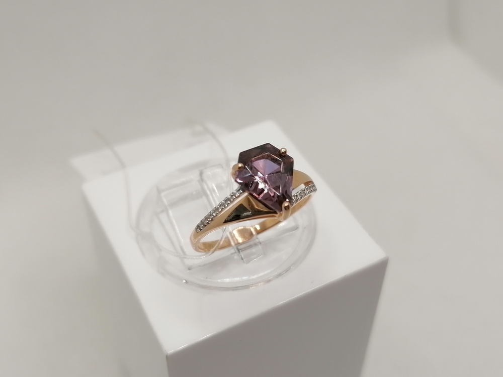 715556 КОЛЬЦО С КАМНЯМИ (Au 585)