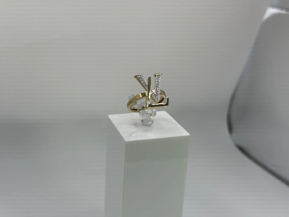 КОЛЬЦО С КАМНЯМИ (Au 585)