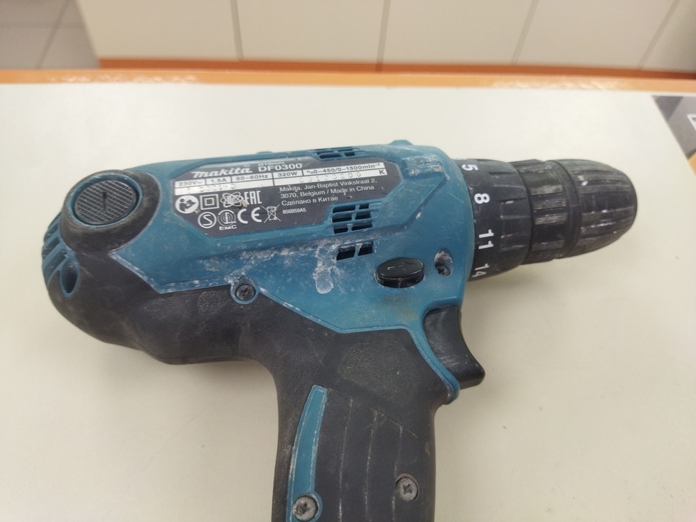 Шуруповерт Makita DF0300