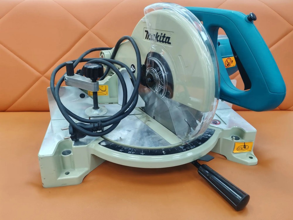 Торцовочная пила Makita LS-1040