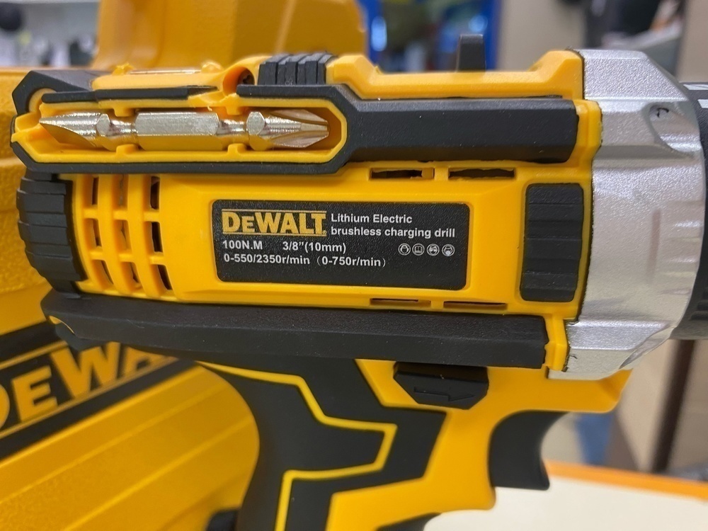 Шуруповерт Dewalt DC 721KA