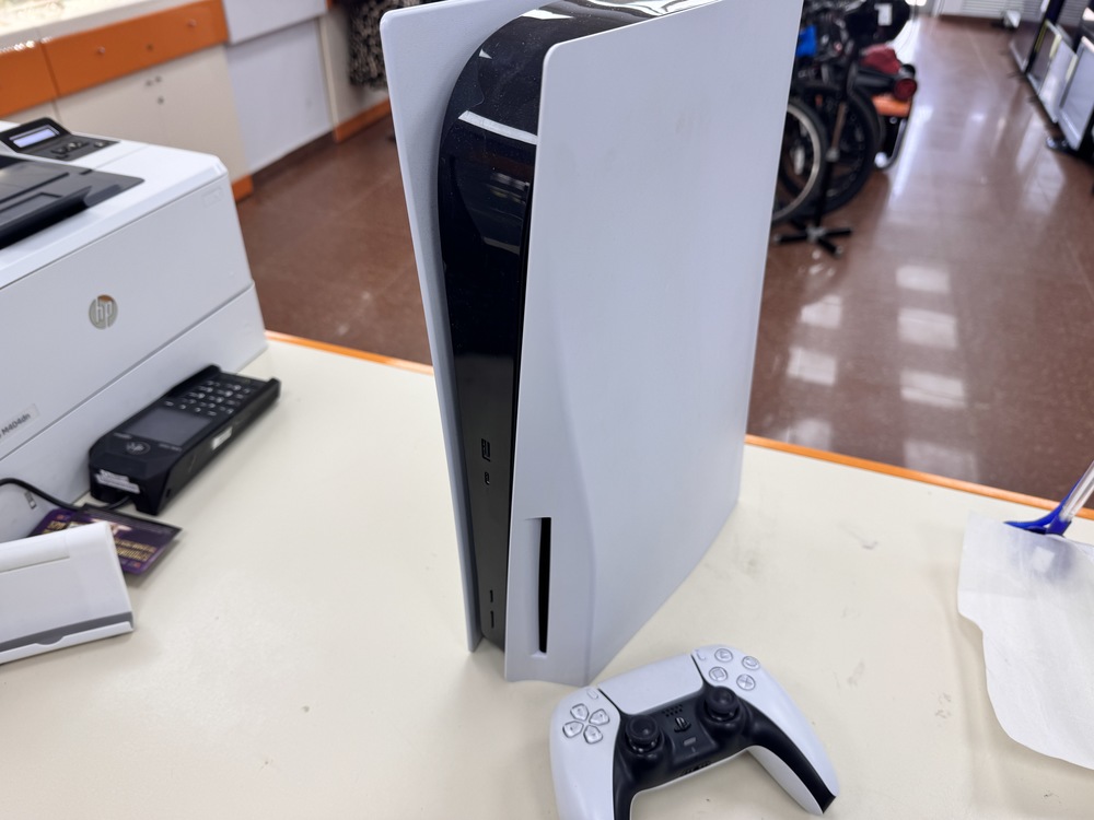 Игровая приставка PlayStation 5 825Gb (С дисководом)