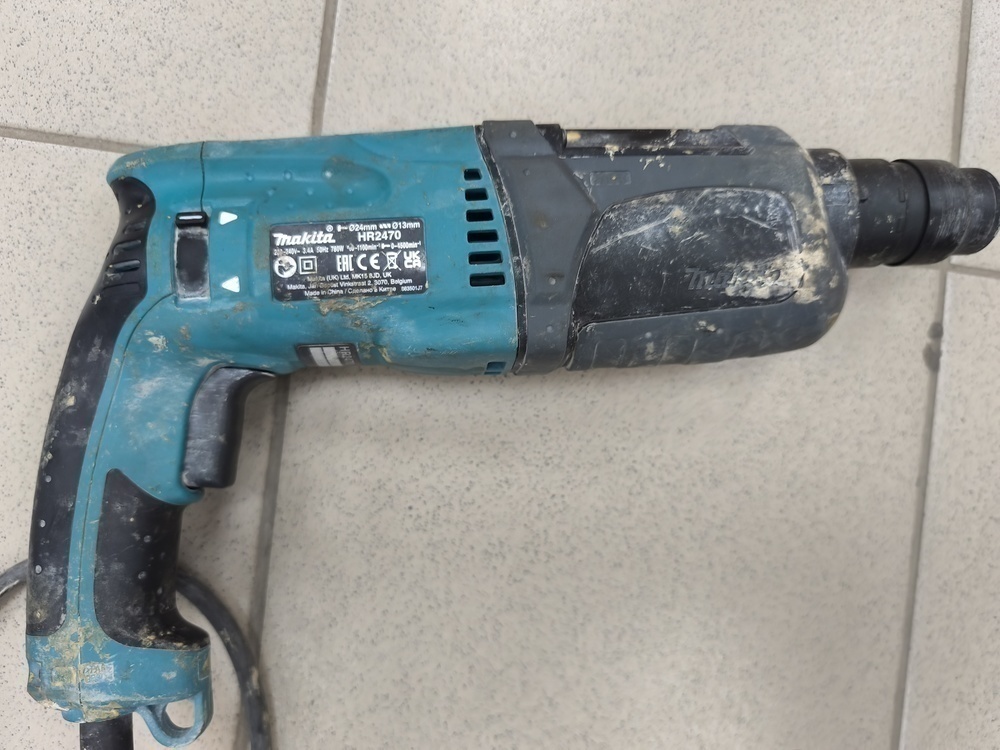 Перфоратор Makita HR 2470