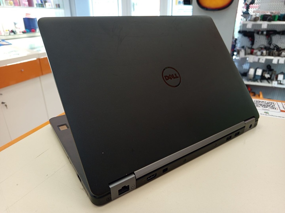Ноутбук DELL; Core i7-6600U, Intel HD Graphics 520, 8 Гб, 256 Гб, Нет