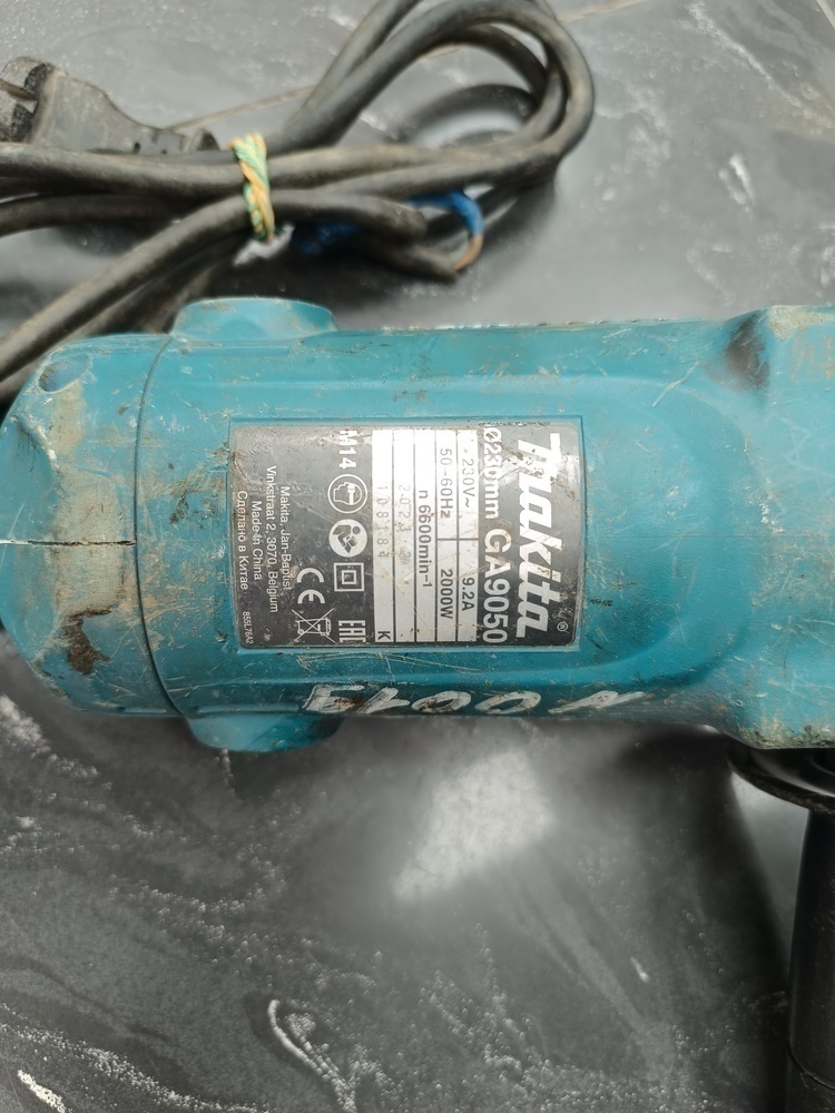 Угловая шлифмашина Makita GA9050