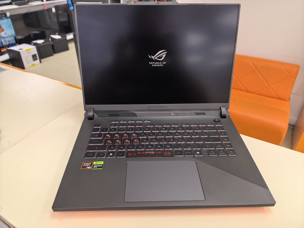 Ноутбук ASUS; Ryzen 9 8940HX, Geforce RTX 5070, 32 Гб, 5 Tb, Нет