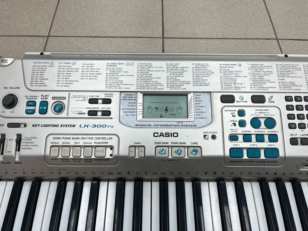Синтезатор Casio lk-300tu