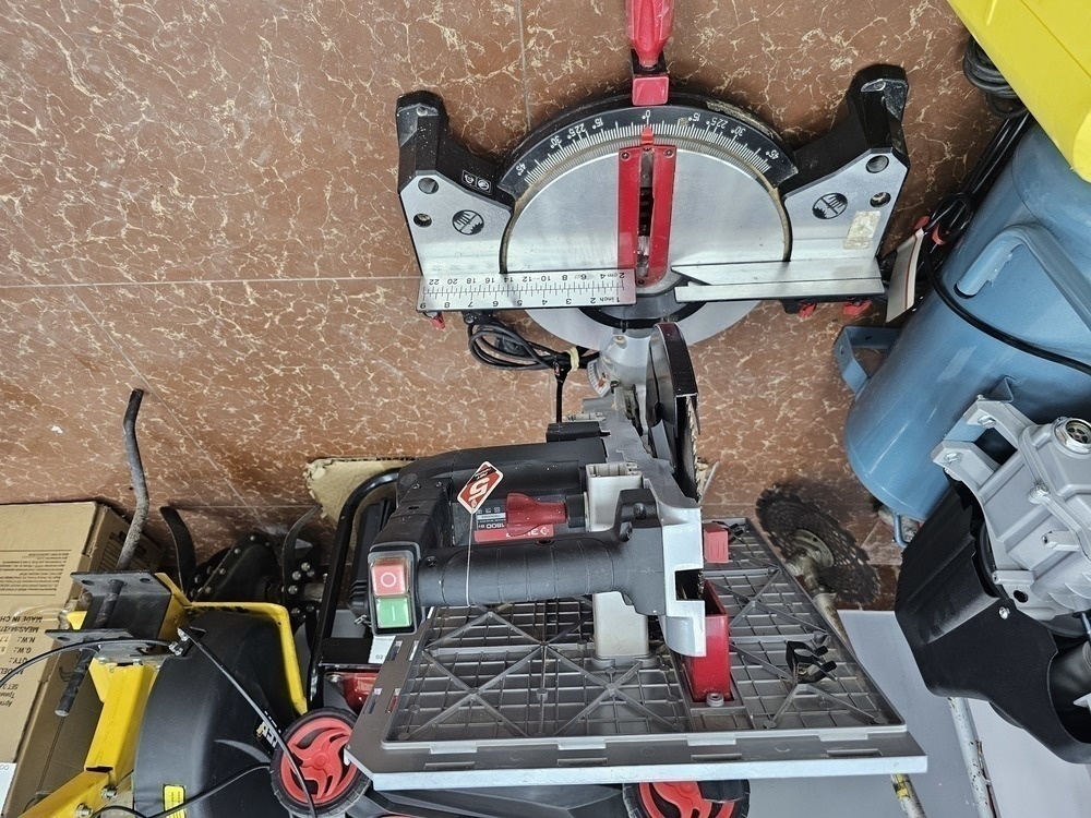 Торцовочная пила Зубр ЗПТК-255-1800