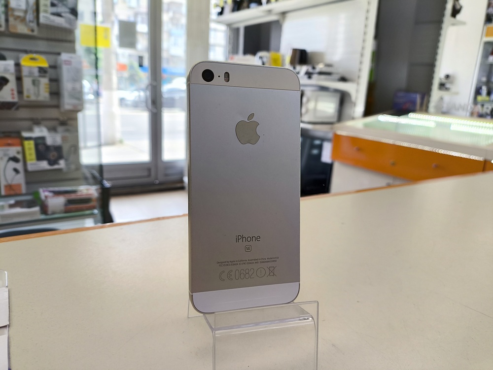 Смартфон Apple iPhone 5SE 32Gb
