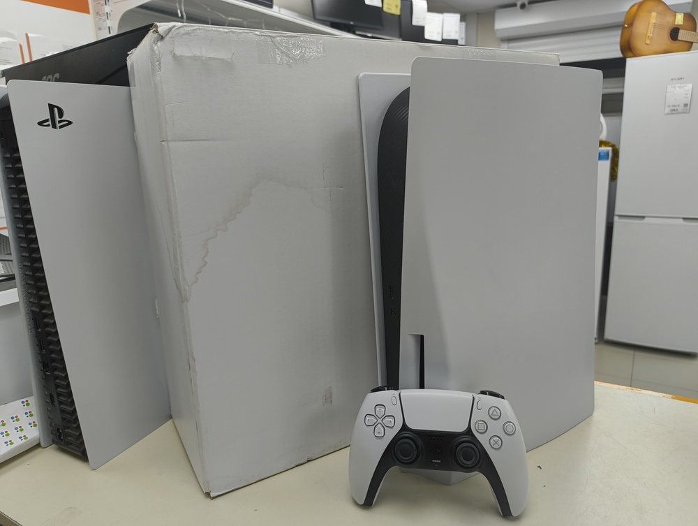 Игровая приставка PlayStation 5 825Gb (С дисководом)
