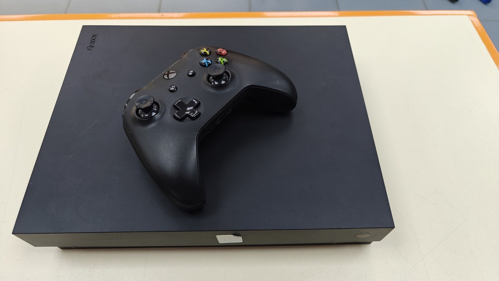 Игровая приставка Xbox One X 1Tb