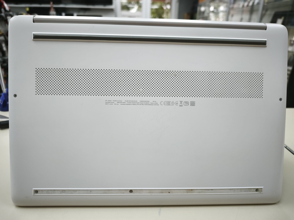 Ноутбук HP; Athlon 300U, Radeon Vega 3, 8 Гб, 256 Гб, Нет