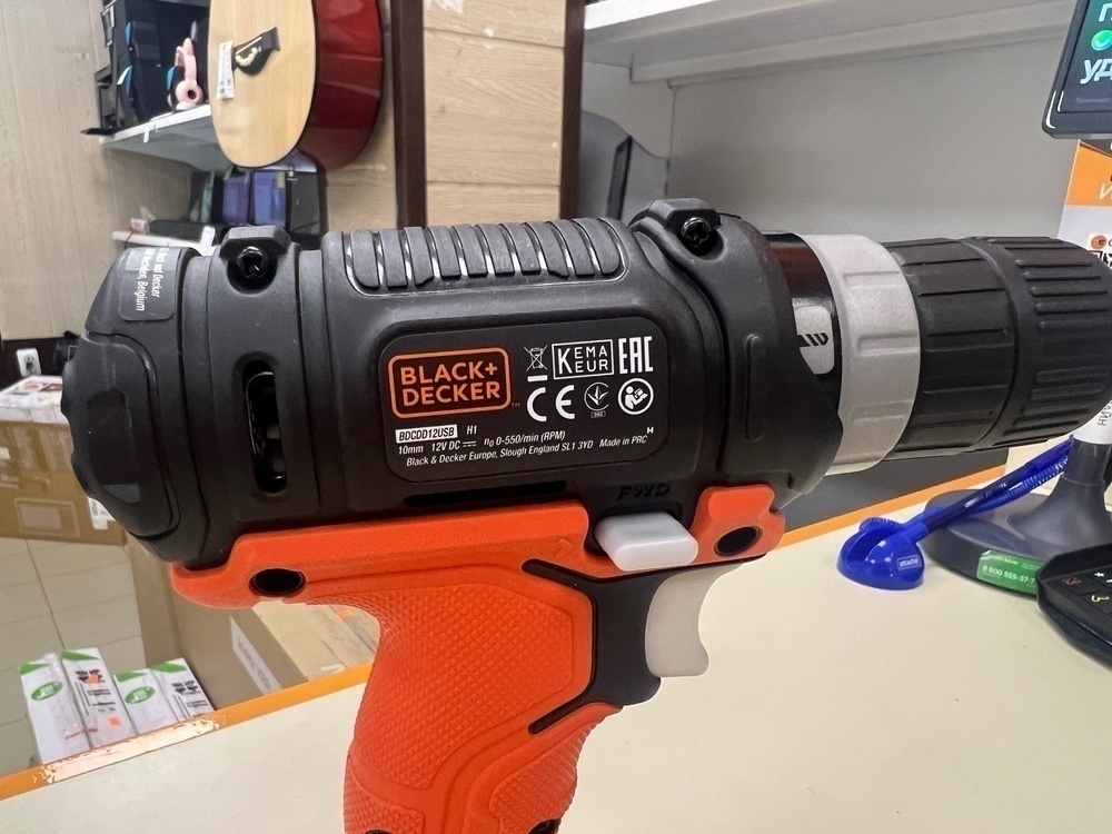 Шуруповерт Black & Decker BDCDD12USB-XJ