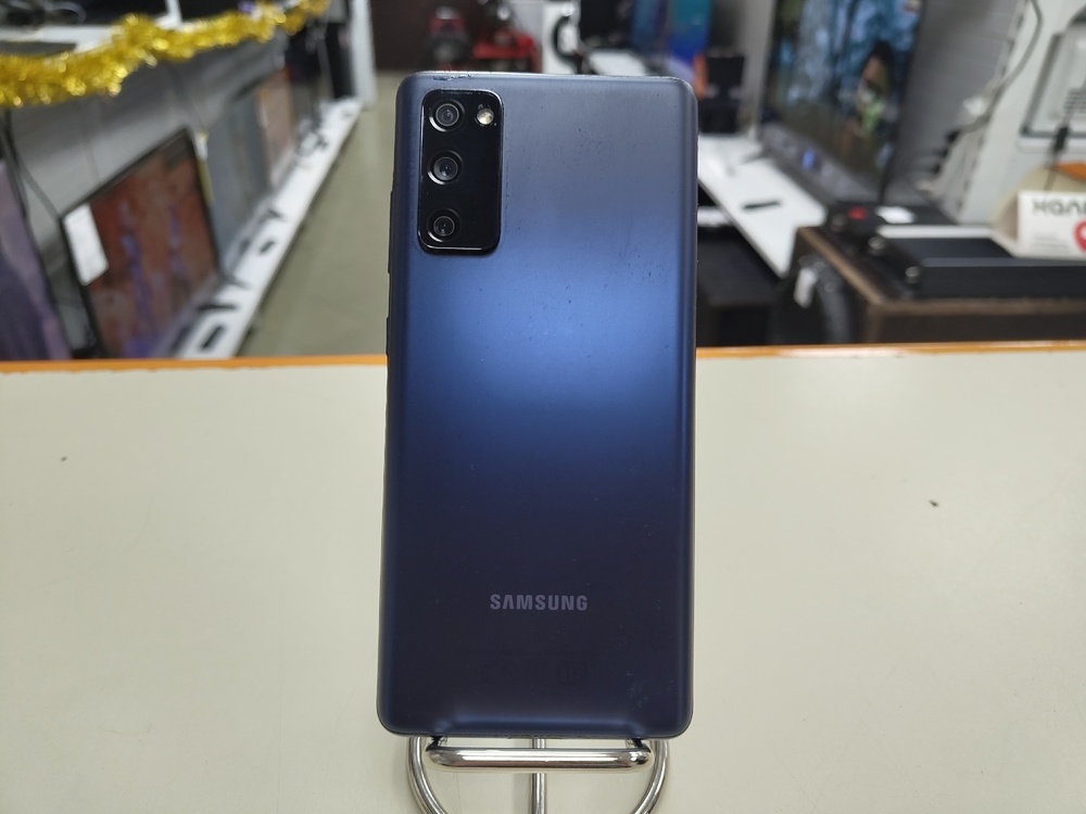 Смартфон Samsung Galaxy S20 FE 6/128