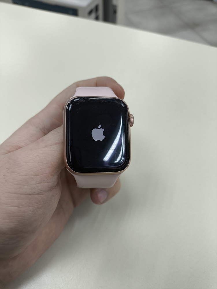 Смарт-часы Apple Watch Series 4 44 мм