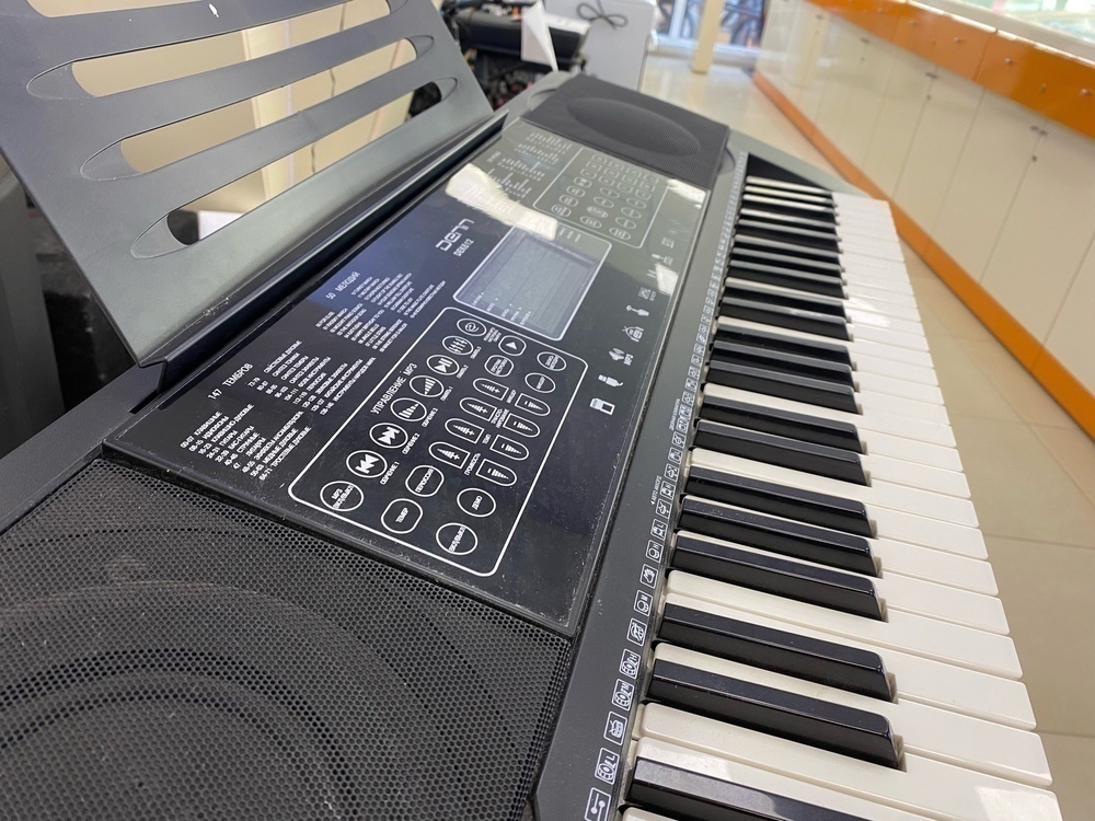 Синтезатор DENN DEK612
